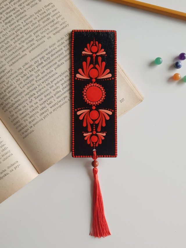 Czerwona zakładka do książki - czakra podstawy, z naturalnym kamieniem