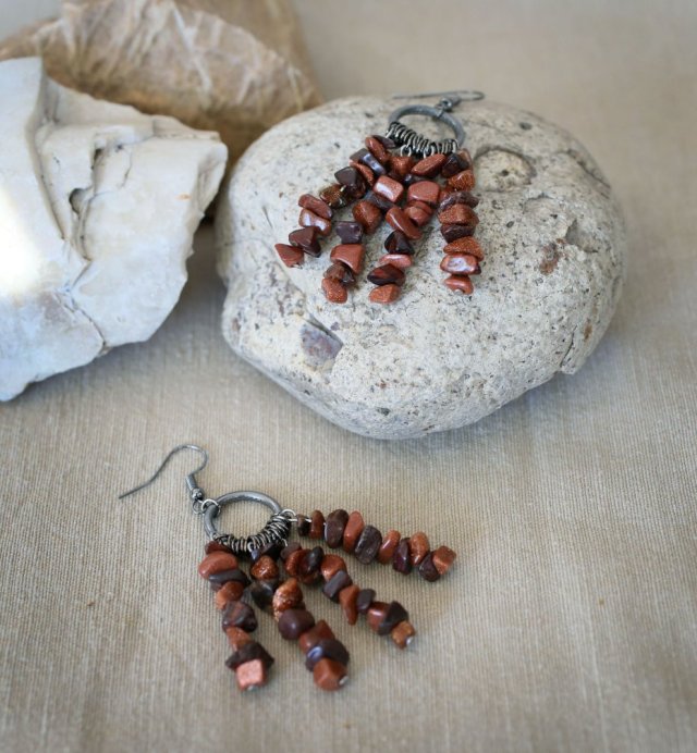 Długie optymistyczne kolczyki z piaskiem pustyni