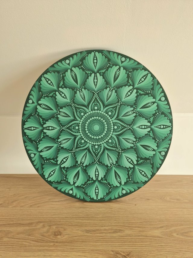 Mandala 40cm ręcznie malowana w odcieniach zieleni - czakra serca, miłość do siebie, spokój