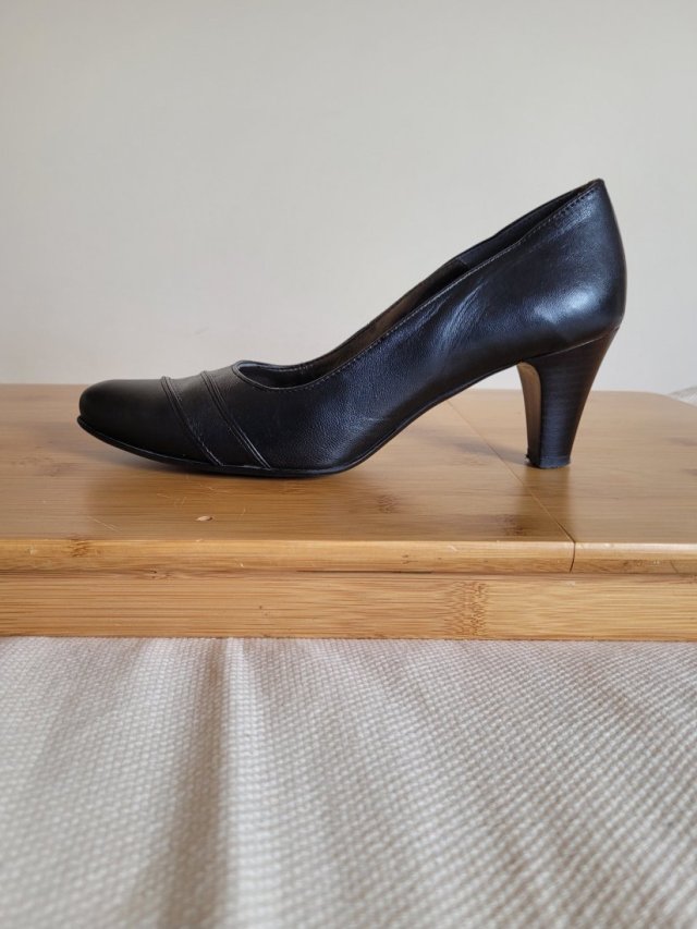 Czółenka na słupku rozm 37