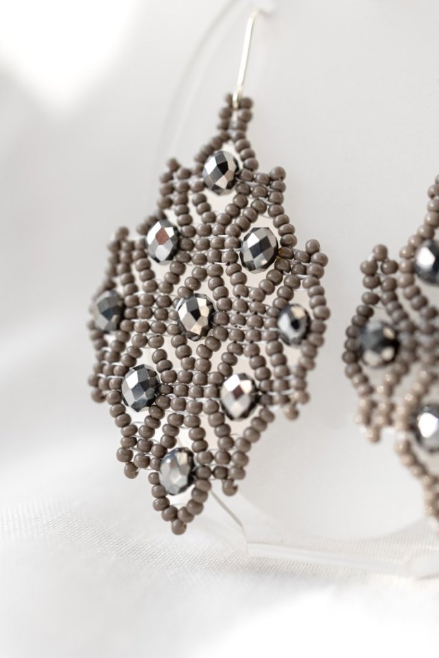 Kolczyki z czeskich koralików na srebrnych biglach