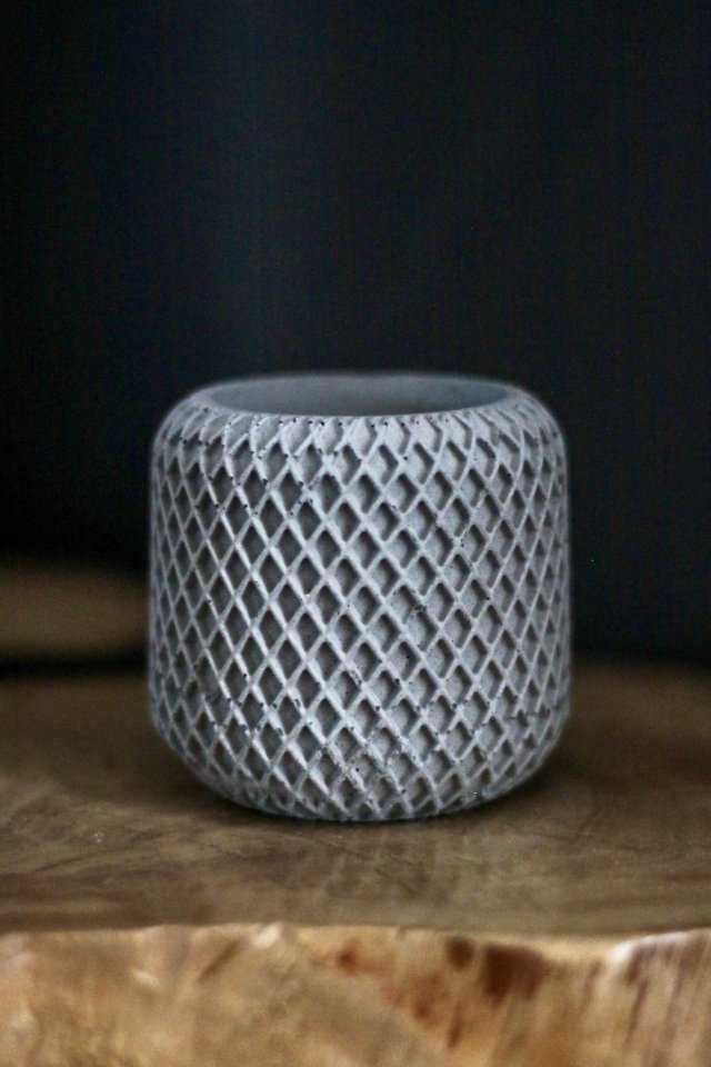 Betonowa doniczka / osłonka dekoracyjna 7x7 cm