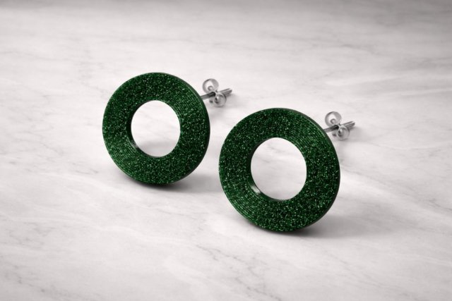 Emerald Silence – szmaragdowe kolczyki minimalistyczne | nowoczesna biżuteria premium