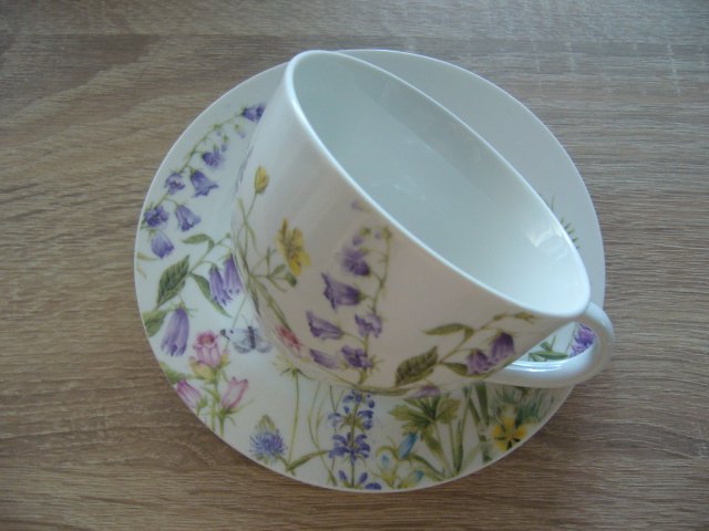 PORCELANOWA FILIŻANKA Z TALERZYKIEM POJEMNOŚĆ 280 ML