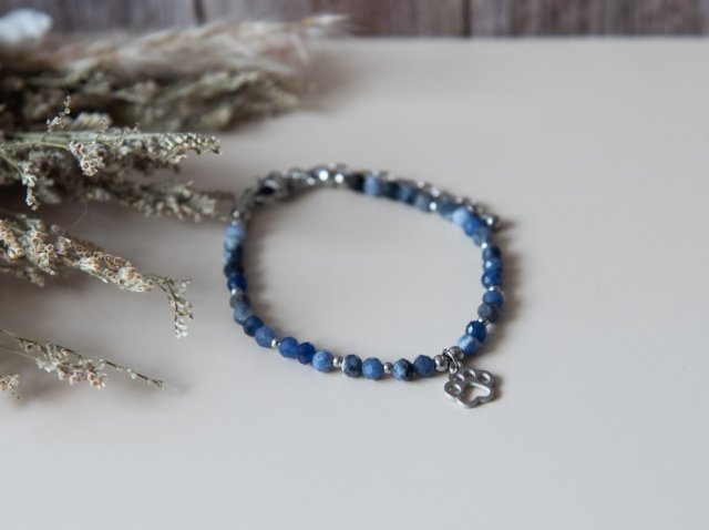 Bransoletka z łapką z kamieni - sodalit