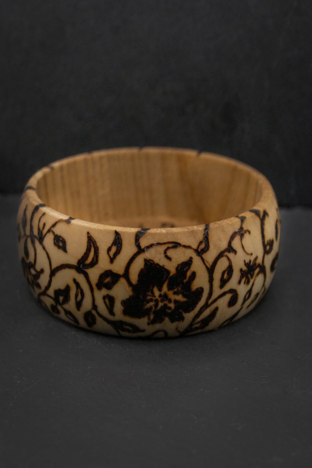 Drewniana miseczka "Kwiaty" – ręcznie zdobiona, wypalana w drewnie,unikatowa, prezent; pirografia, handmade, miska, kuchnia