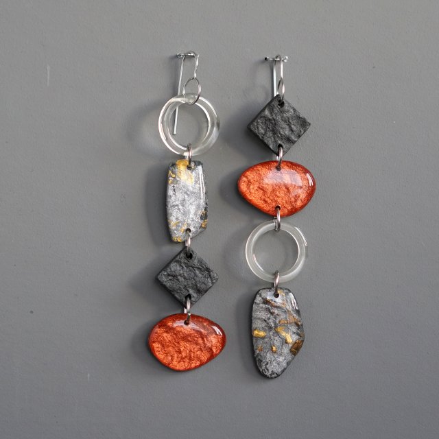 Długie asymetryczne kolczyki