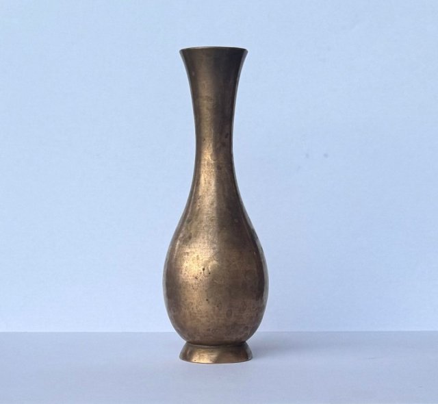 Stary mosiężny flakonik lany mosiądz wazonik