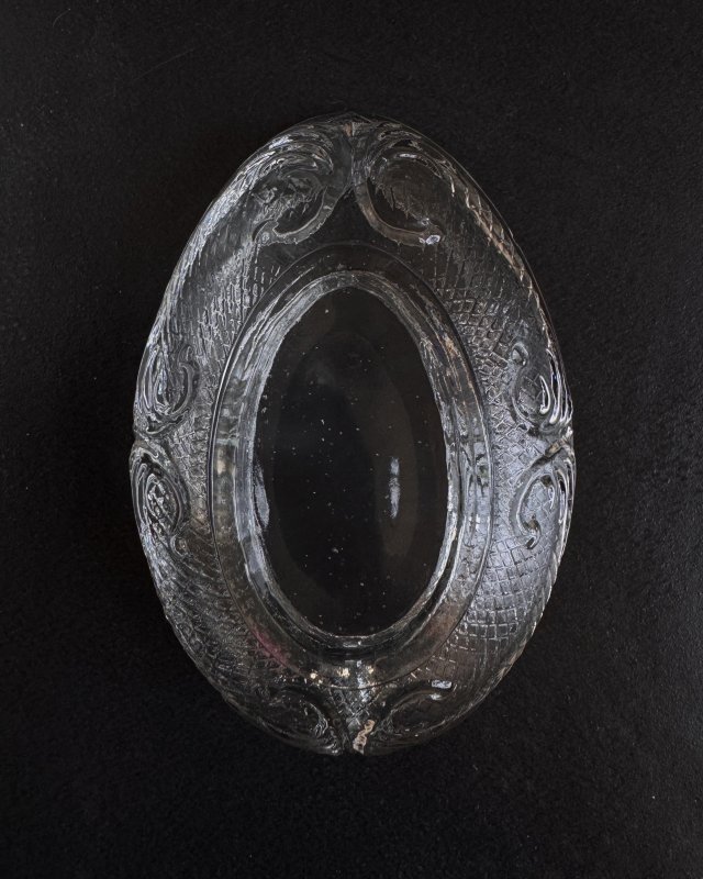 Bombonierka szklana jajo, Ząbkowice, część dolna