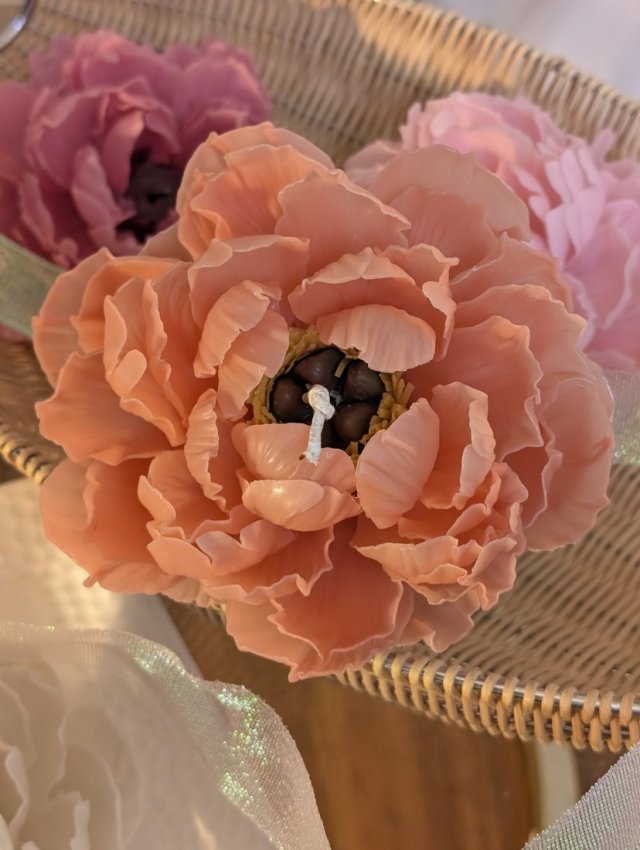 Świeca dekoracyjna Piwonia z wosku pszczelego