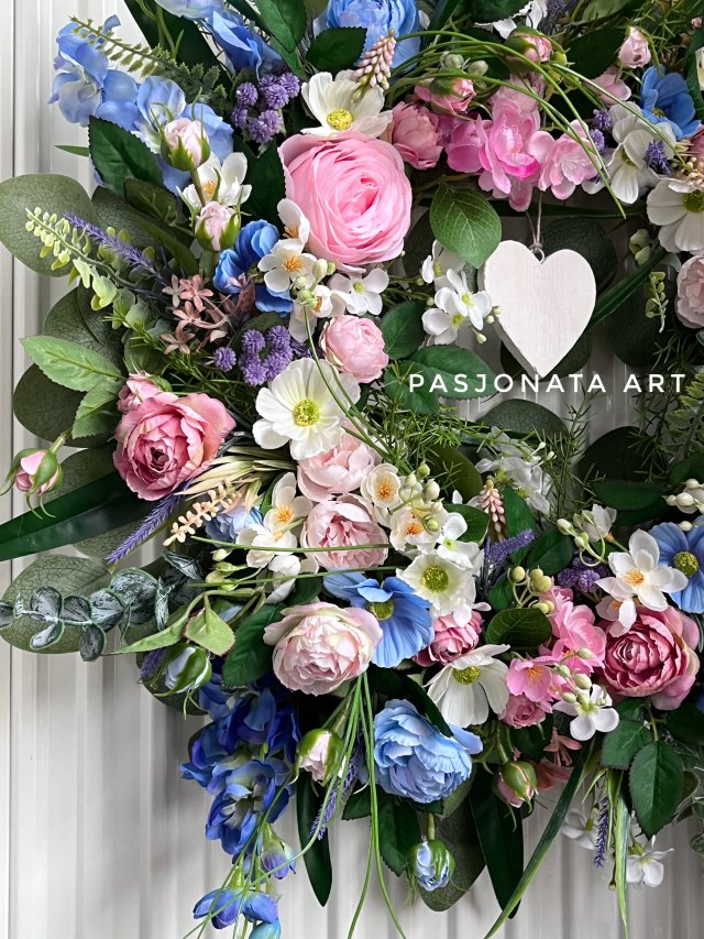 Romantyczny wianek na drzwi