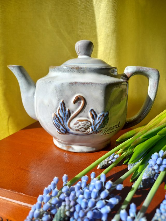 Czajniczek z łabędziem