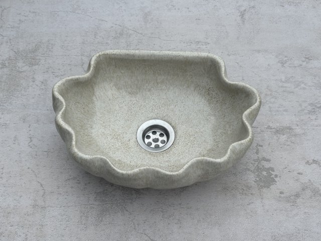 Umywalka w kształcie muszelki