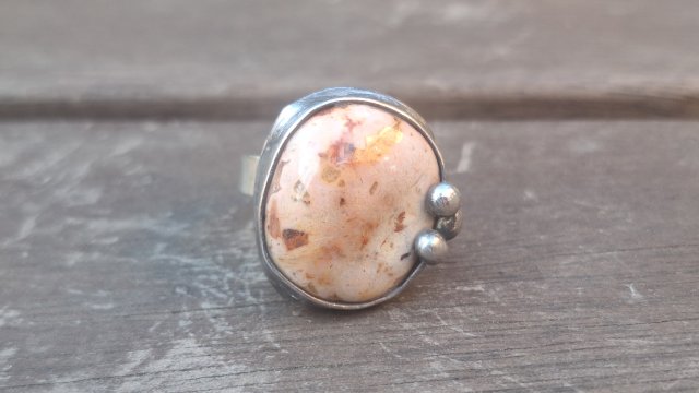 Zazwyczaj nie - pierścionek regulowany