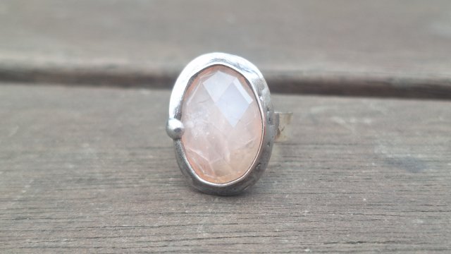 Różowy kwarc - pierścionek regulowany