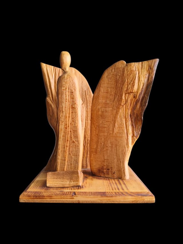 Monumentalna Instalacja "Anioł Stróż" | Rzeźba anioła z drewna |  Majsternia Drewna Drewnica