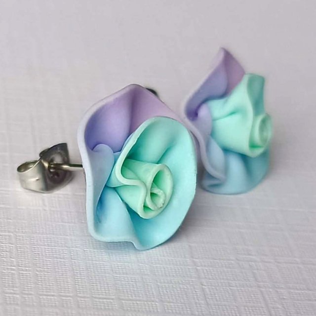 Pastelowe Kolczyki Różyczki