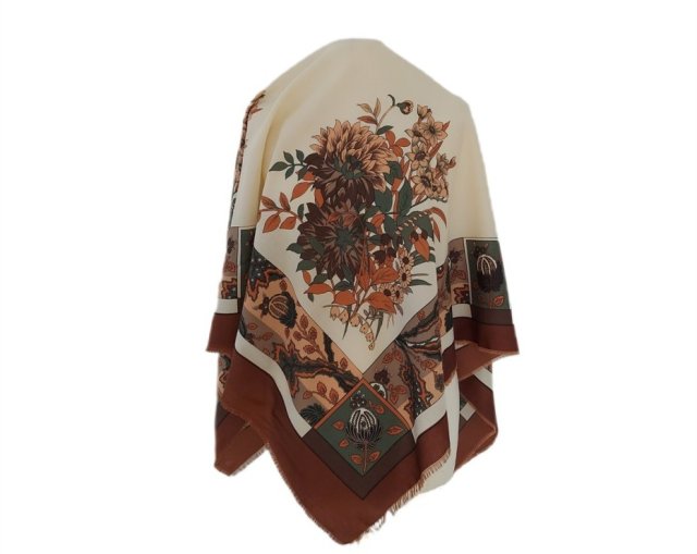 Duza chustaw brązowej tonacji