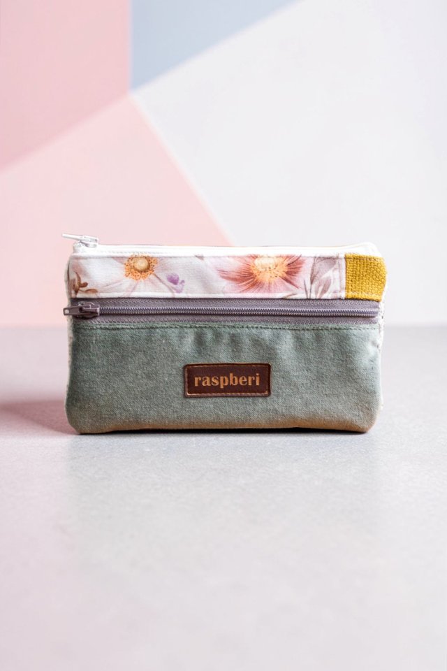 Portfelik z weluru w kwiaty