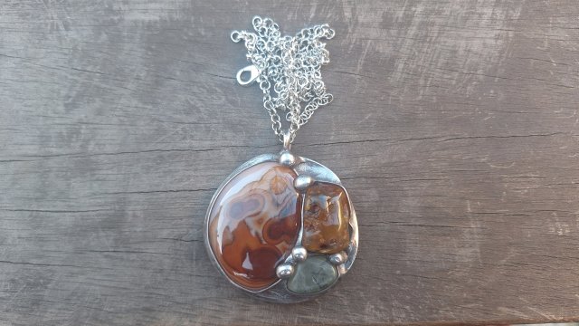 Żywe kultury bakterii - wisiorek