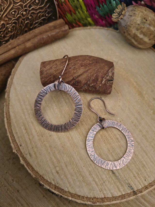 Kolczyki miedziane koła fakturowane