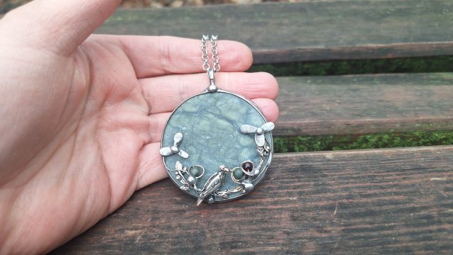 Ptak w ogródku - wisiorek