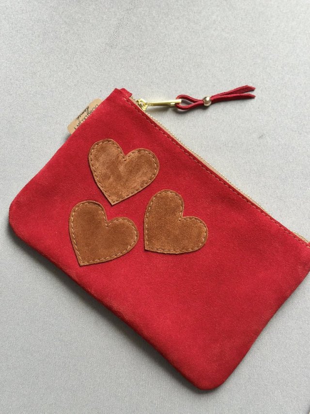 SKÓRZANA CZERWONA KOSMETYCZKA / SASZETKA Z SERCEM RĘCZNIE SZYTA /STYL VINTAGE / DOMILKOWY DOMEK