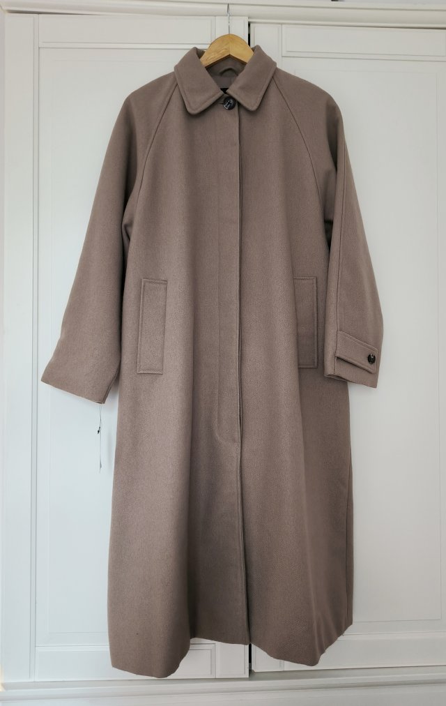 Nowy beżowy płaszcz Pull & Bear