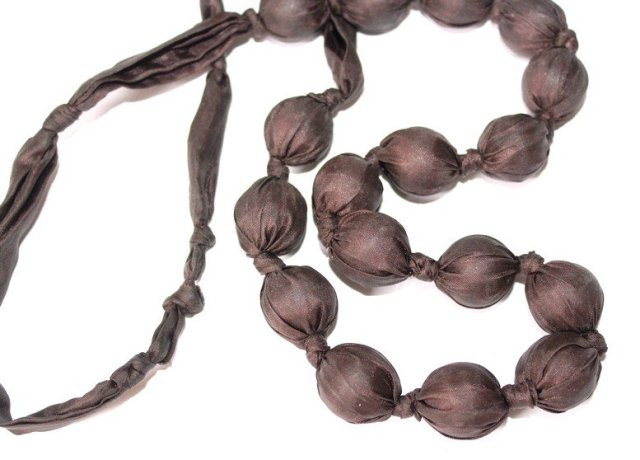 CZEKOLADOWE materiałowe korale wstążka