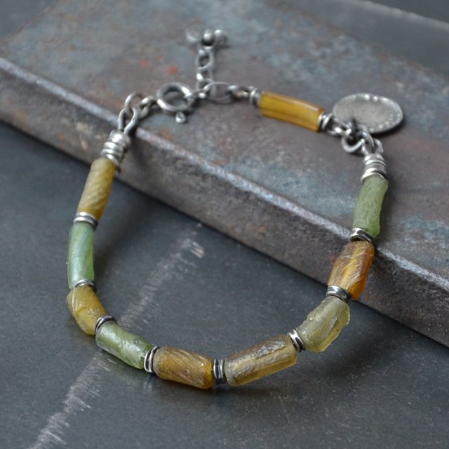 Bransoletka z brązowo-zielonym szkłem antycznym