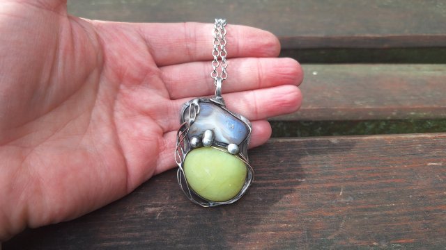 Jadeit limonkowy - wisiorek
