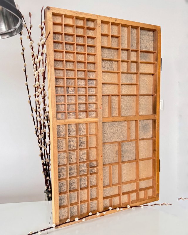 Półka na kolekcje drobnych skarbów, kaszta zecerska