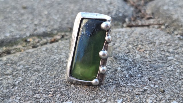 Nefryt - pierścionek regulowany