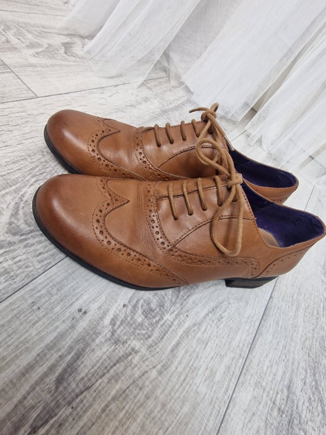 brązowe buty  damskie półbuty marki Clarks, model Hamble Oak w kolorze tan