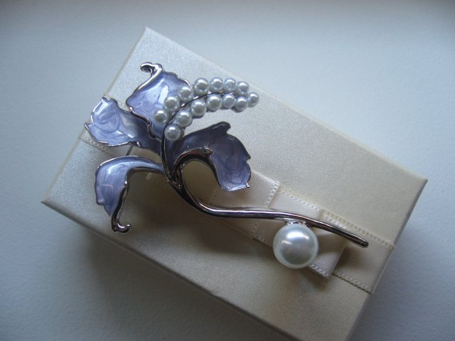 PIĘKNA EMALIOWANA BROSZKA KWIAT