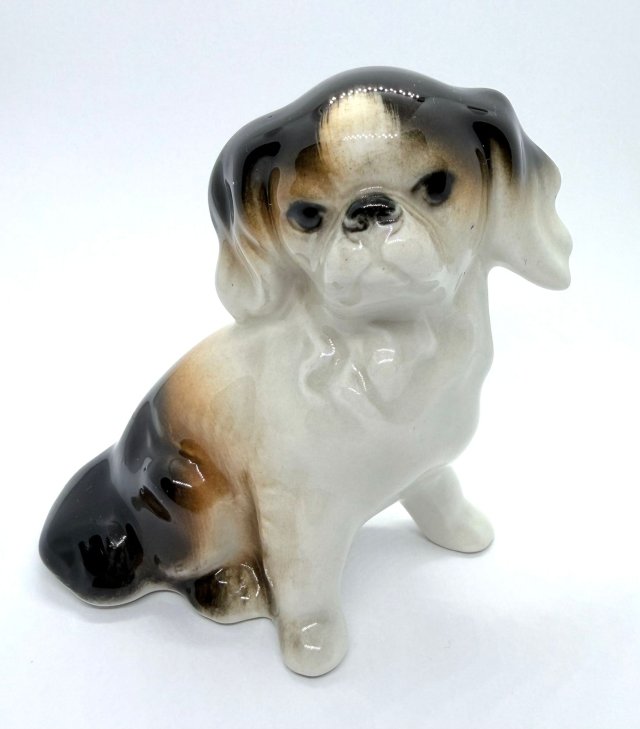 Figurka pies pekińczyk porcelana CLUJ Rumunia Lata 70 XX wieku design