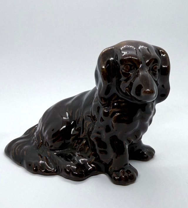 Figurka vintage Jamnik długowłosy Czekoladowa Rumuńska Ceramika z Lat 70 XX wieku