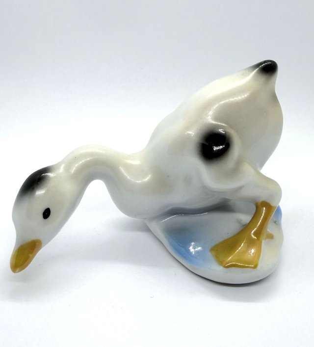 Figurka porcelanowa kaczka gęś vintage Rumunia ARTI lata 70-80 XX wieku gęś pipa Sygnowana