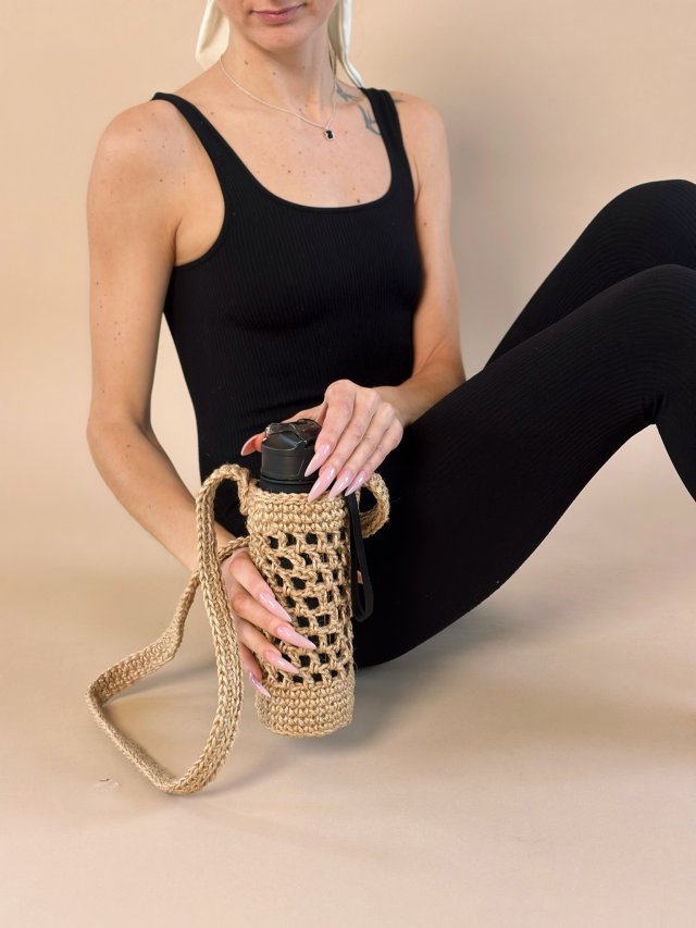 Etui na butelkę z juty – torebka na wodę handmade, styl boho