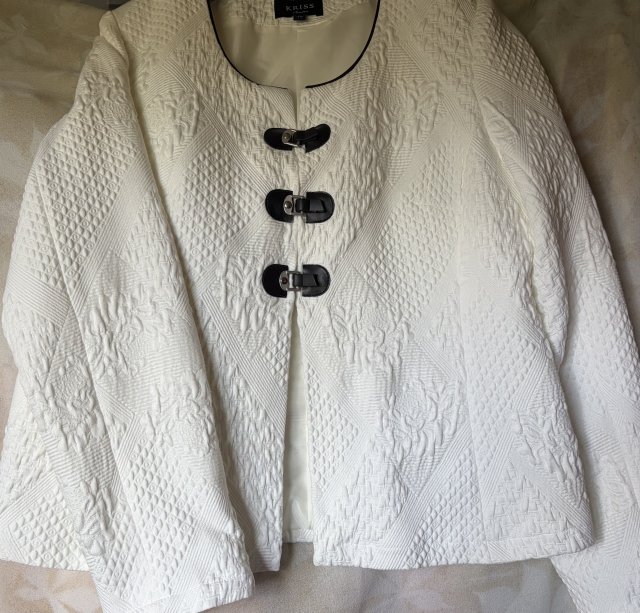 KRIS SWEDISH DESIGN niespotykany elegancki żakiet z ciekawym ozdobnym zapięciem BLACK & White