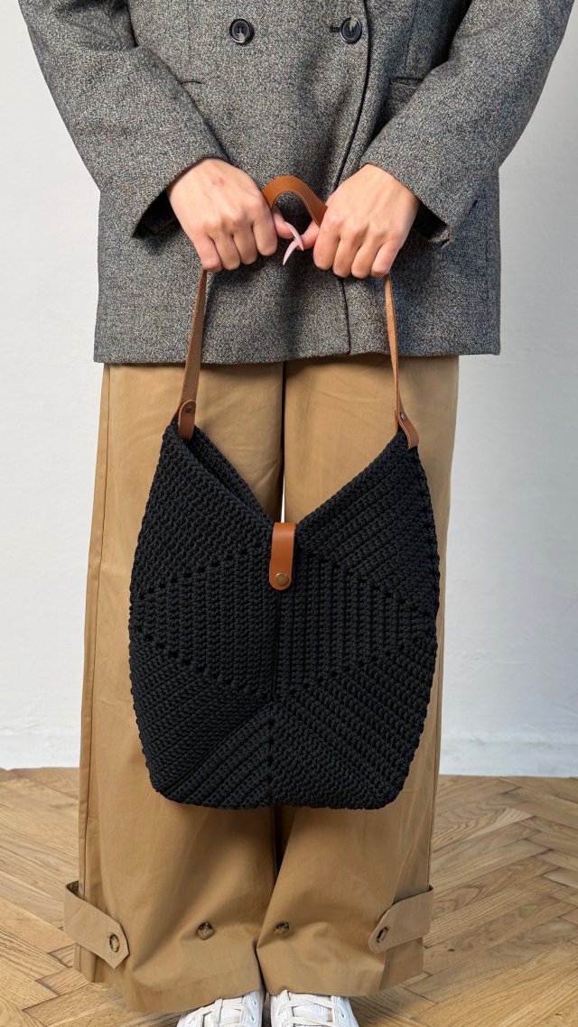 Czarna torebka handmade na ramię – duża torba ze sznurka, styl boho