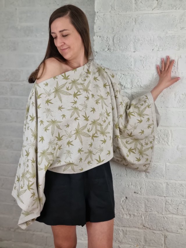 Dwustronne kimono z tkaniny konopno-bawelnianej.