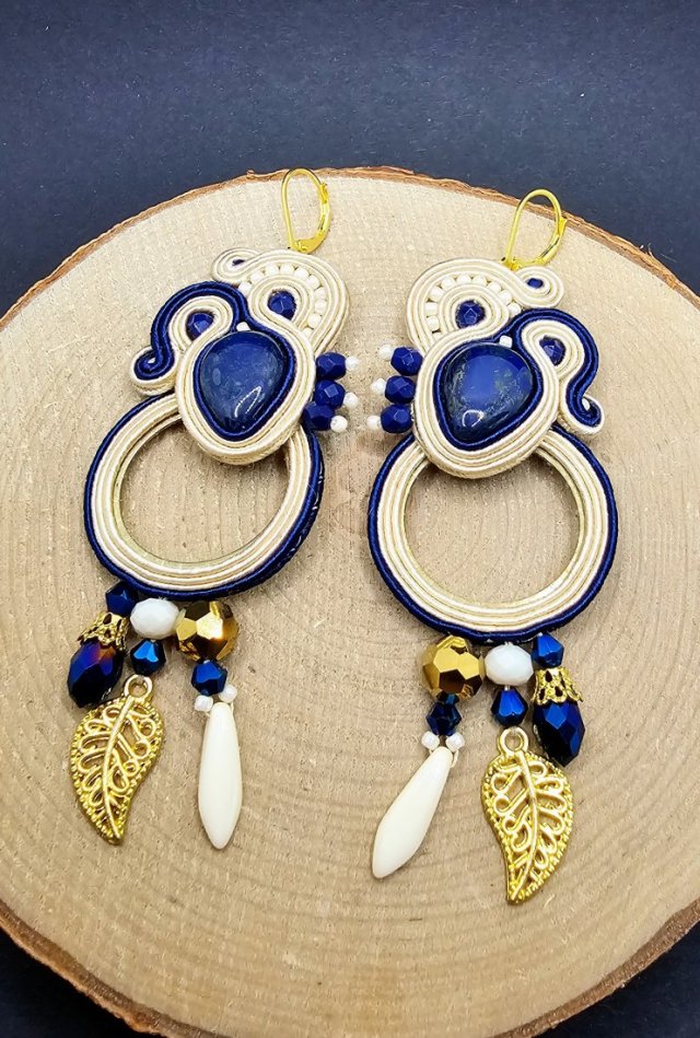 Kremowo granatowe długie kolczyki sutasz