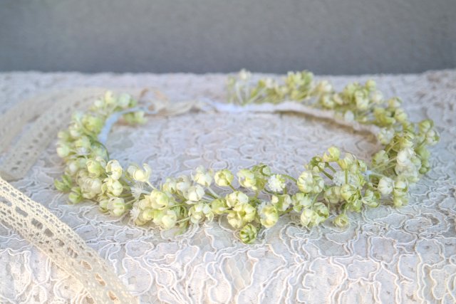 Waniliowa mgiełka – delikatny wianek komunijny i ślubny w biało-zielonych tonach, wianek na komunię, biały wianek na komunię