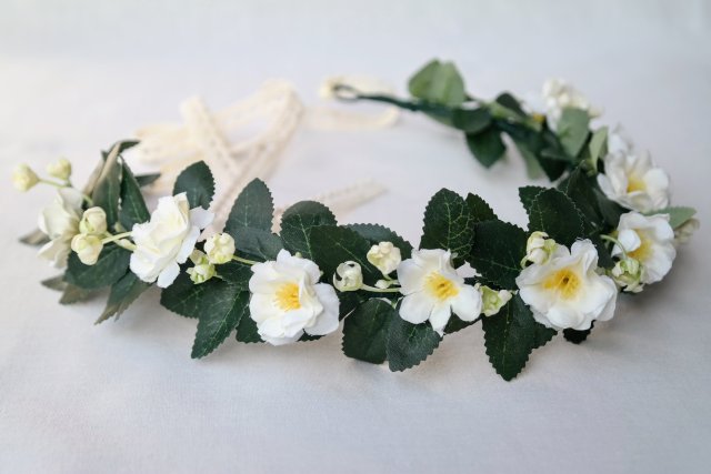 Dzikie róże o świcie – wianek komunijny z białych róż, romantyczny wianek ślubny, boho wianek do włosów