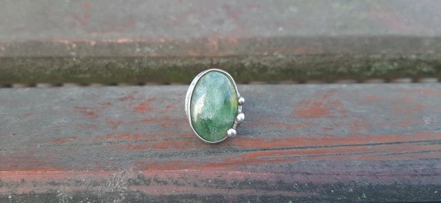 Nefryt -  pierścionek regulowany