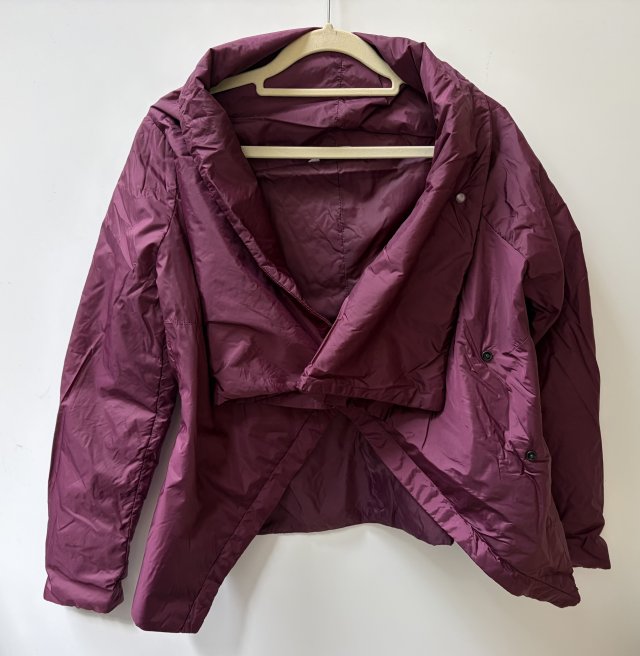 PROMOD asymetryczna taliowana wyjątkowo leciutka kurtka