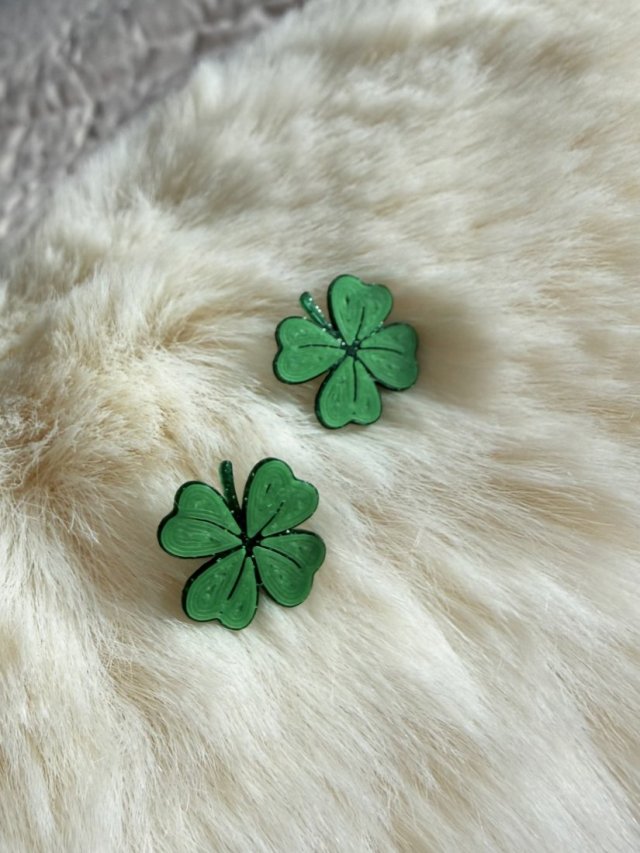 Kolczyki koniczynki dla dziewczynki lub nastolatki – idealne na prezent