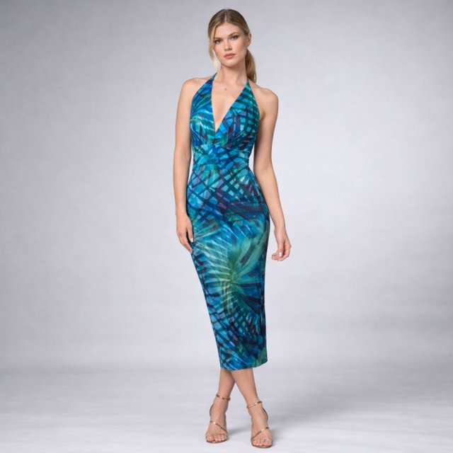 Sukienka z odsłoniętymi plecami