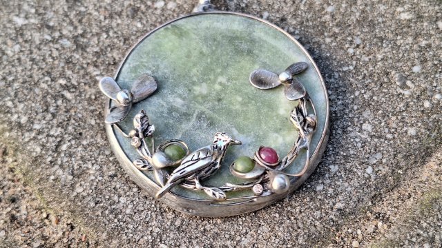 Ptak w ogródku - wisiorek